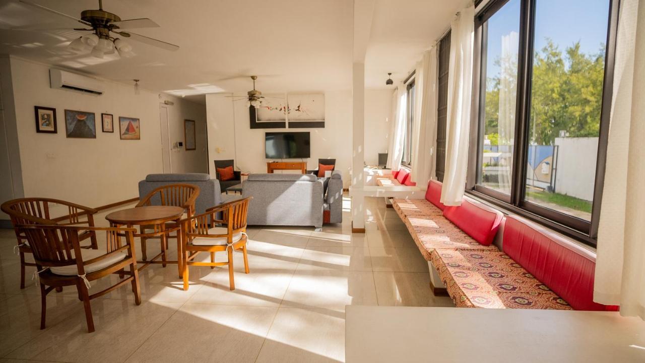 Villa Angelou - Sunlit Beach Getaway With Pool And Wifi Belle Mare Exterior photo
